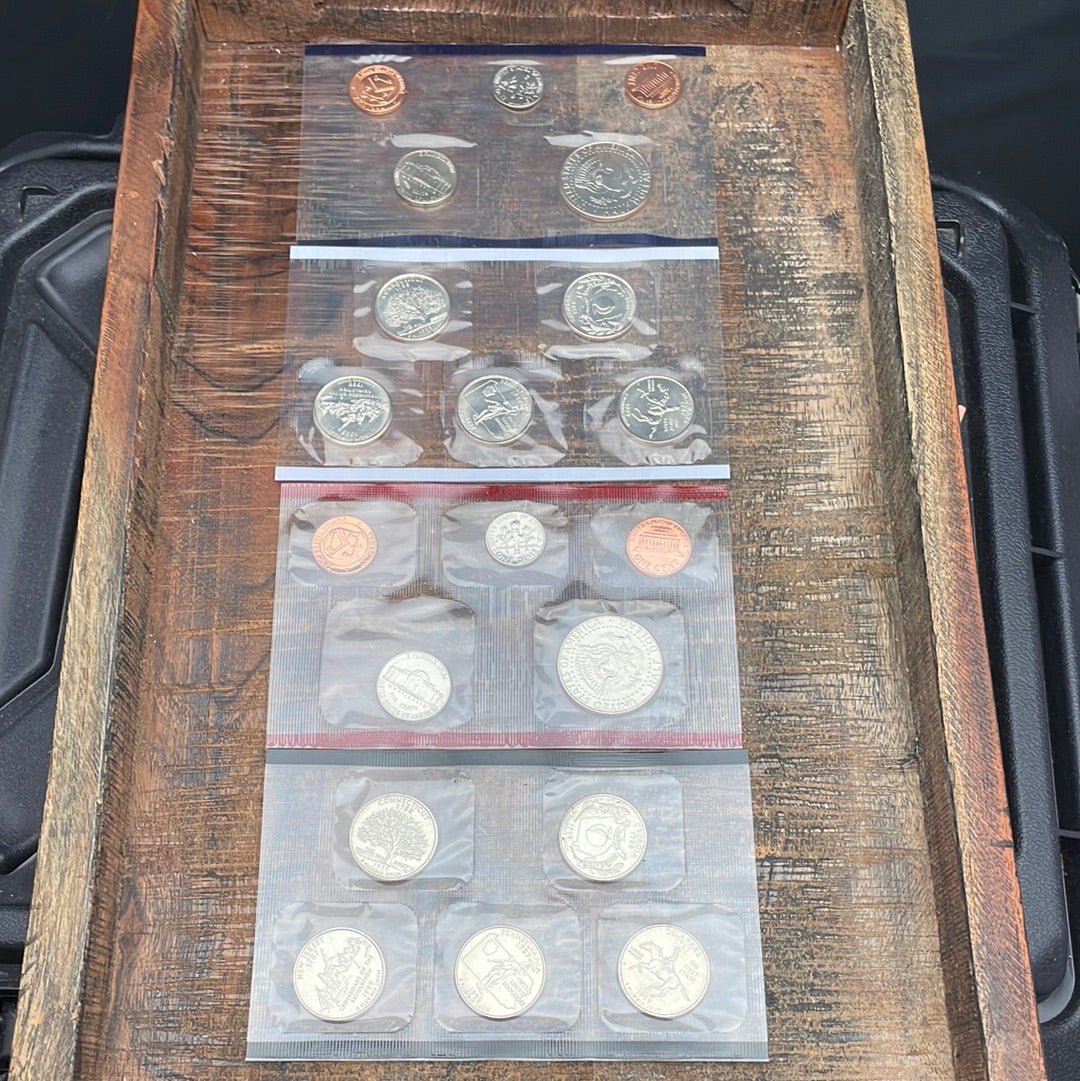 1999 Mint Set in Envelope Philadelphia & Denver