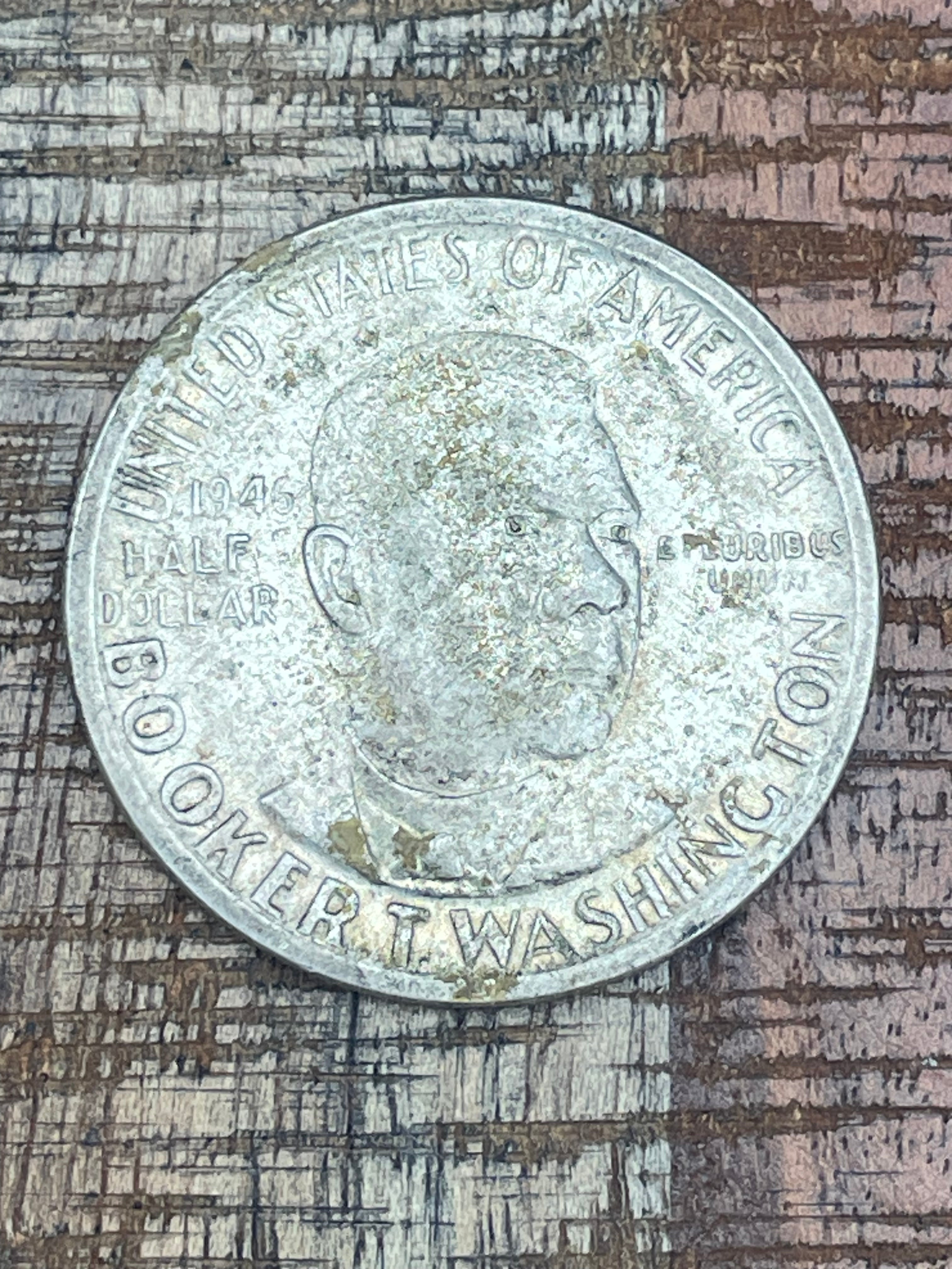 1946 50C Booker T Washington Commemorative Half Dollar ~ 90% Silver