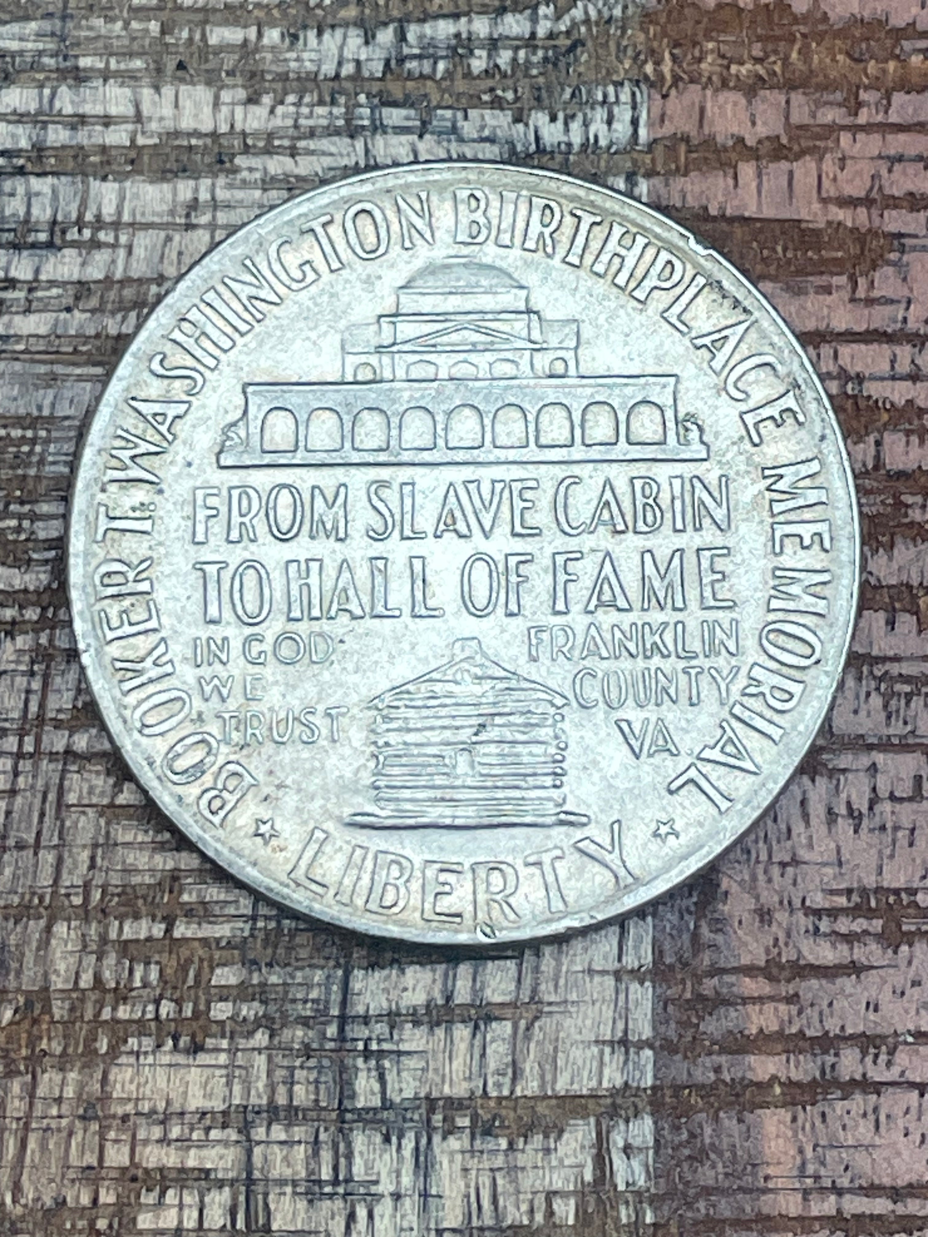 1946 50C Booker T Washington Commemorative Half Dollar ~ 90% Silver