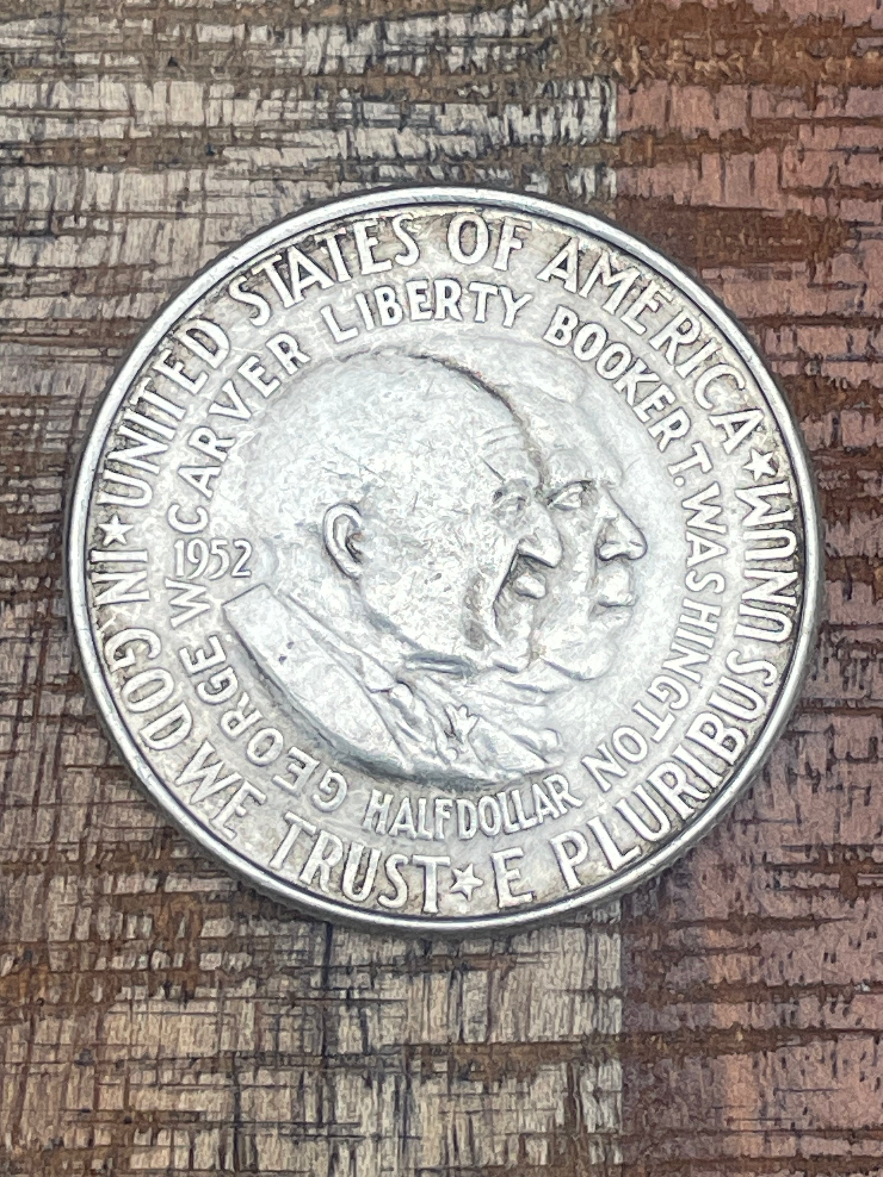 1952 50C Carver & Washington Commemorative Half Dollar ~ 90% Silver